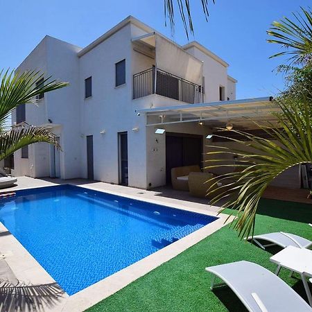 אמה וילה ריזורט Villa Hadera Bagian luar foto
